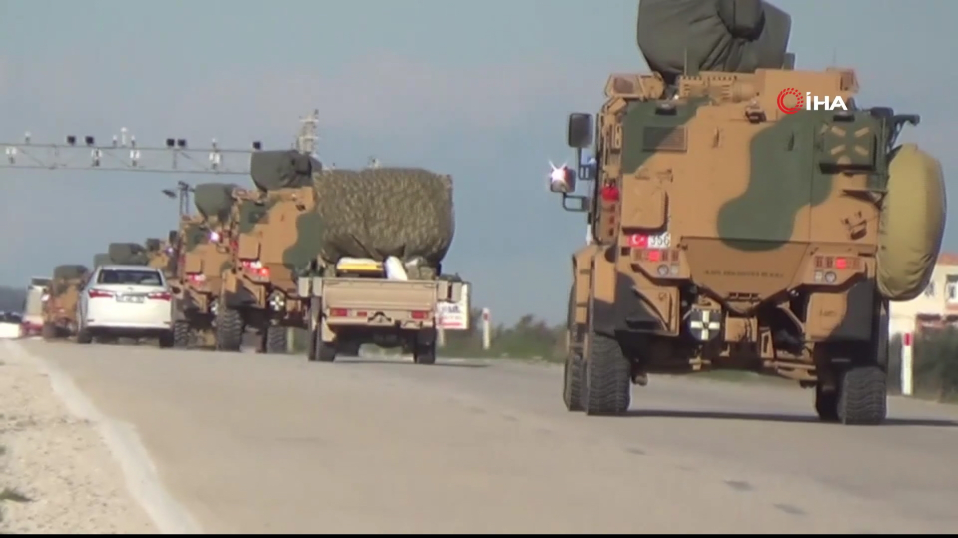 Karwanên leşkerî yên Tirkiyê gihîştin ser sînorê Girêspî û Kobanê